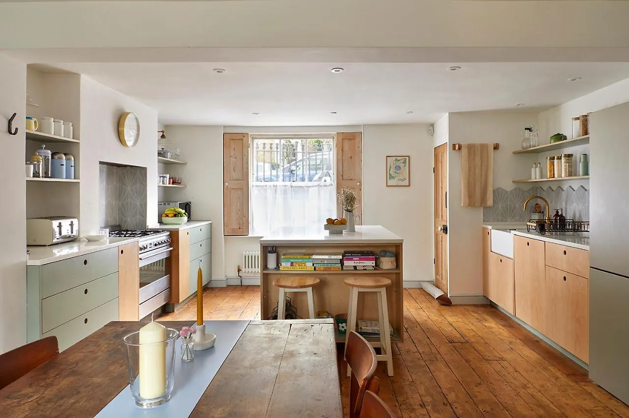 Joivy Stylish 2-Bed House With Private Garden In Hackney Apartment London