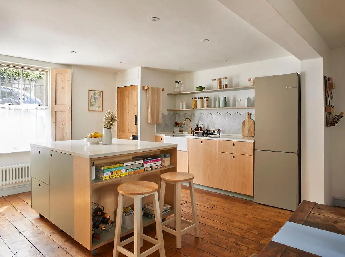 Joivy Stylish 2-Bed House With Private Garden In Hackney Apartment London
