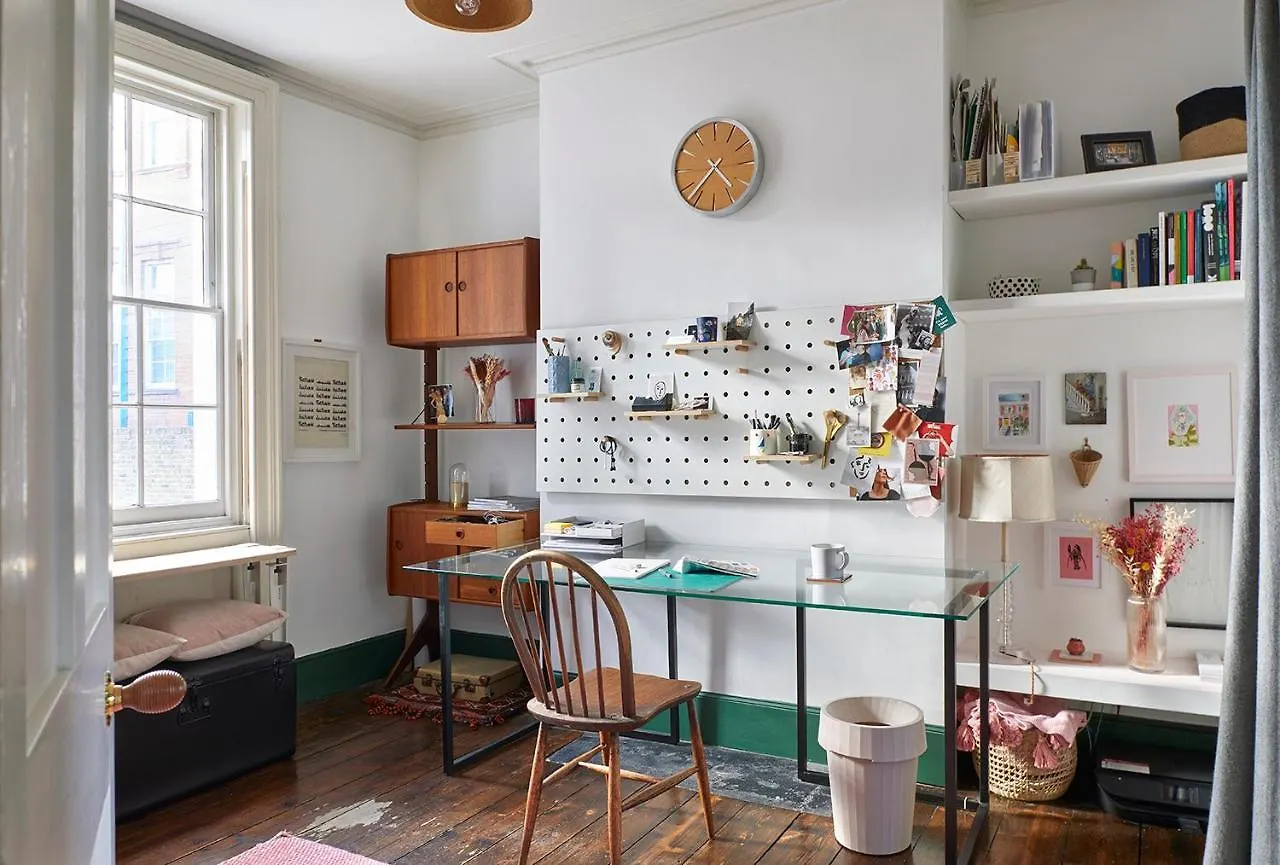 Joivy Stylish 2-Bed House With Private Garden In Hackney Apartment London 0*,  United Kingdom