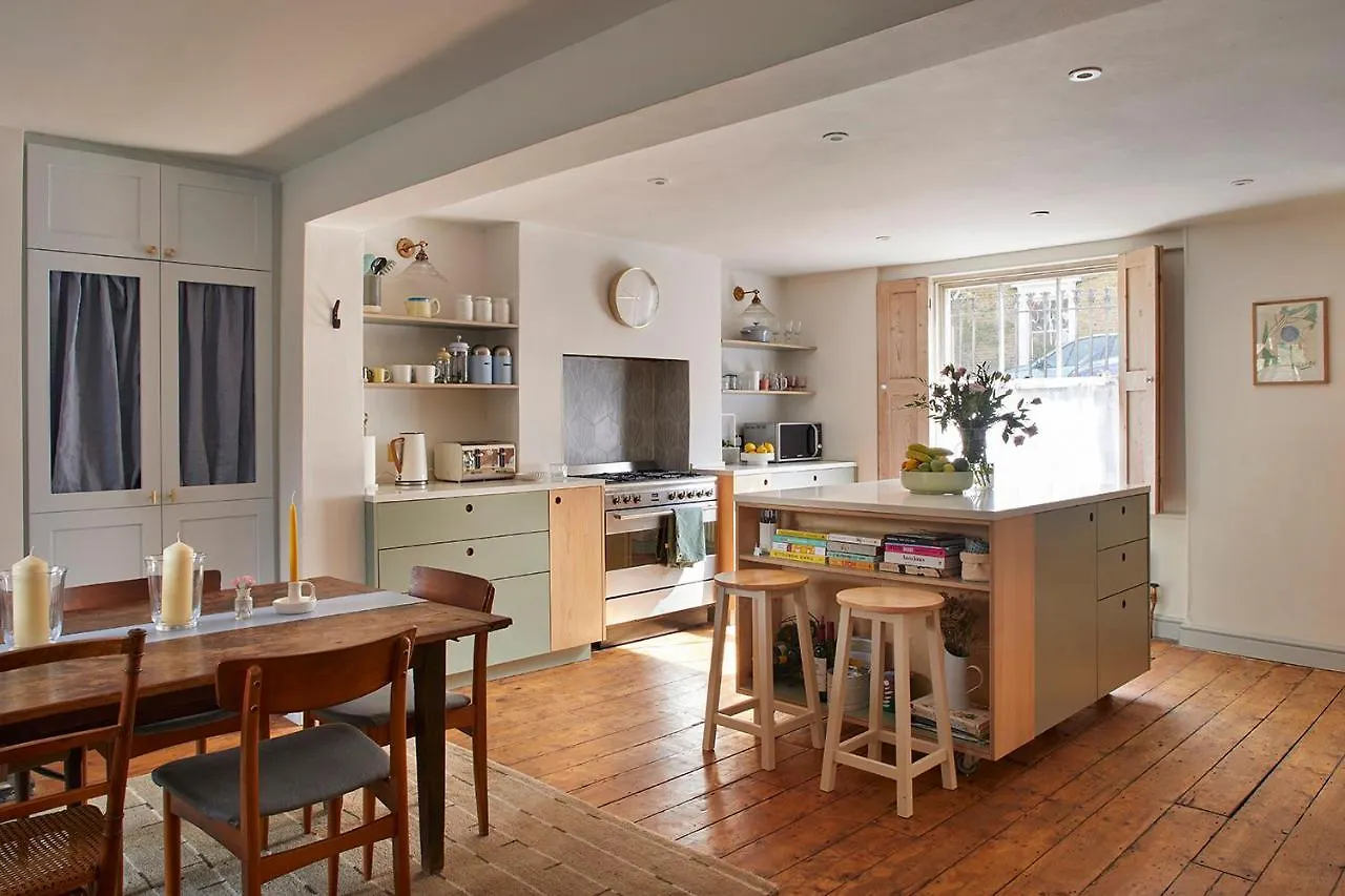 Joivy Stylish 2-Bed House With Private Garden In Hackney Apartment London