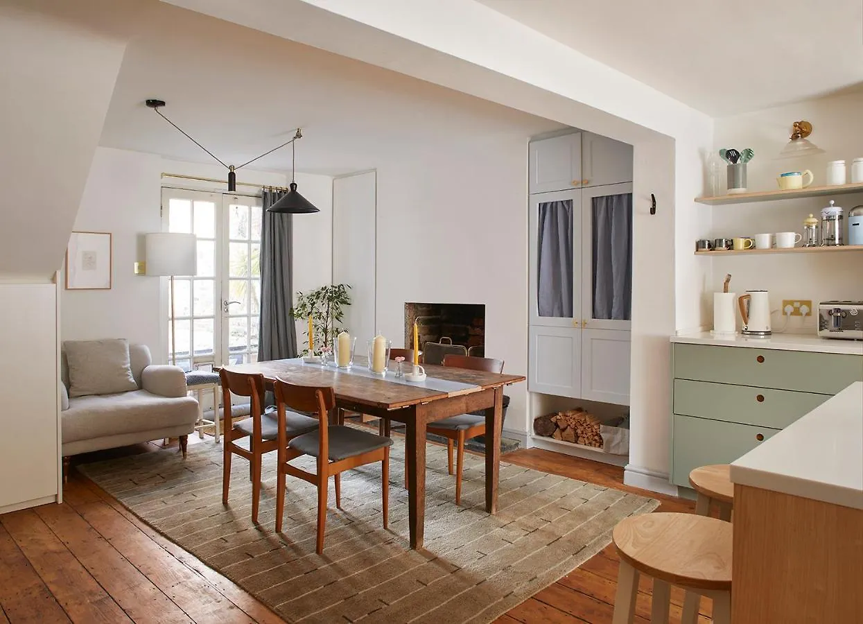 Joivy Stylish 2-Bed House With Private Garden In Hackney Apartment London