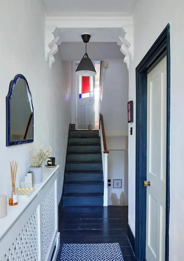 Joivy Stylish 2-Bed House With Private Garden In Hackney Apartment London