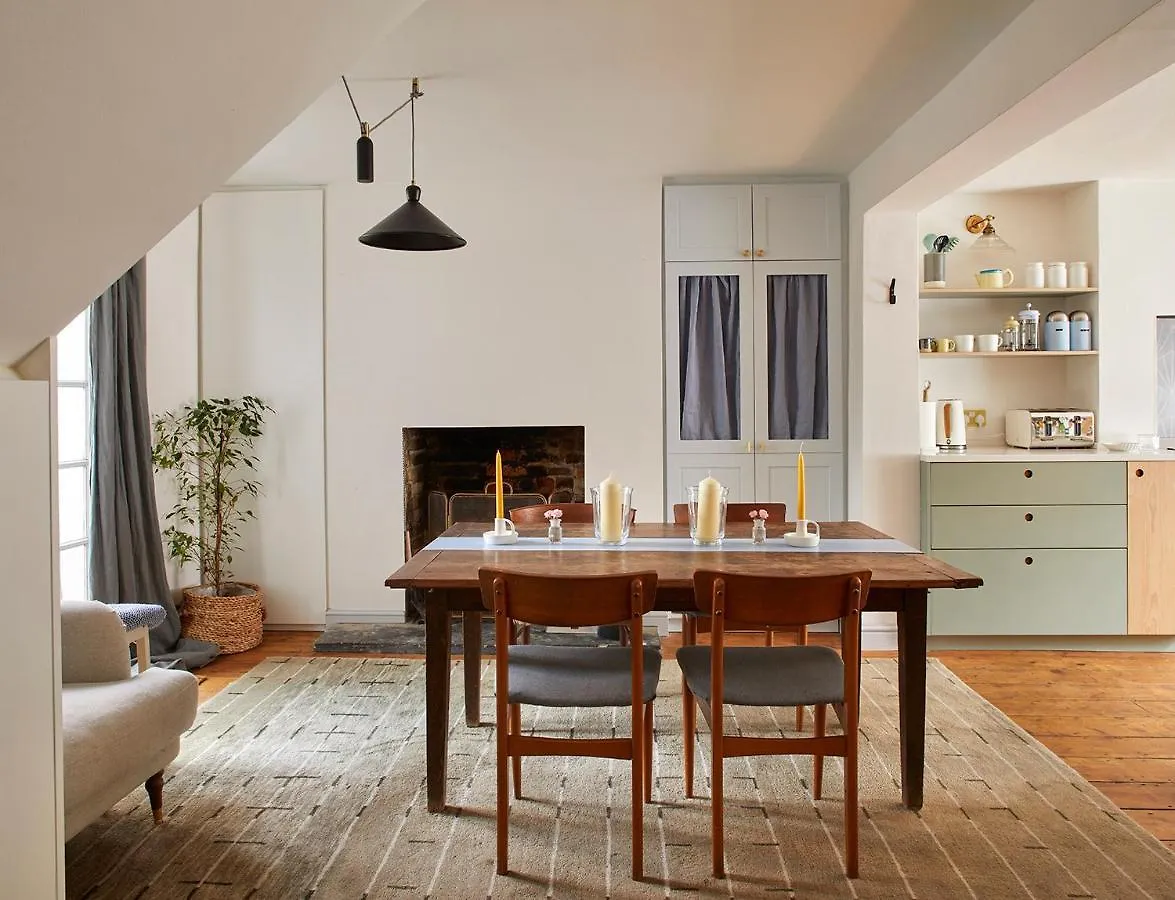 Joivy Stylish 2-Bed House With Private Garden In Hackney Apartment London